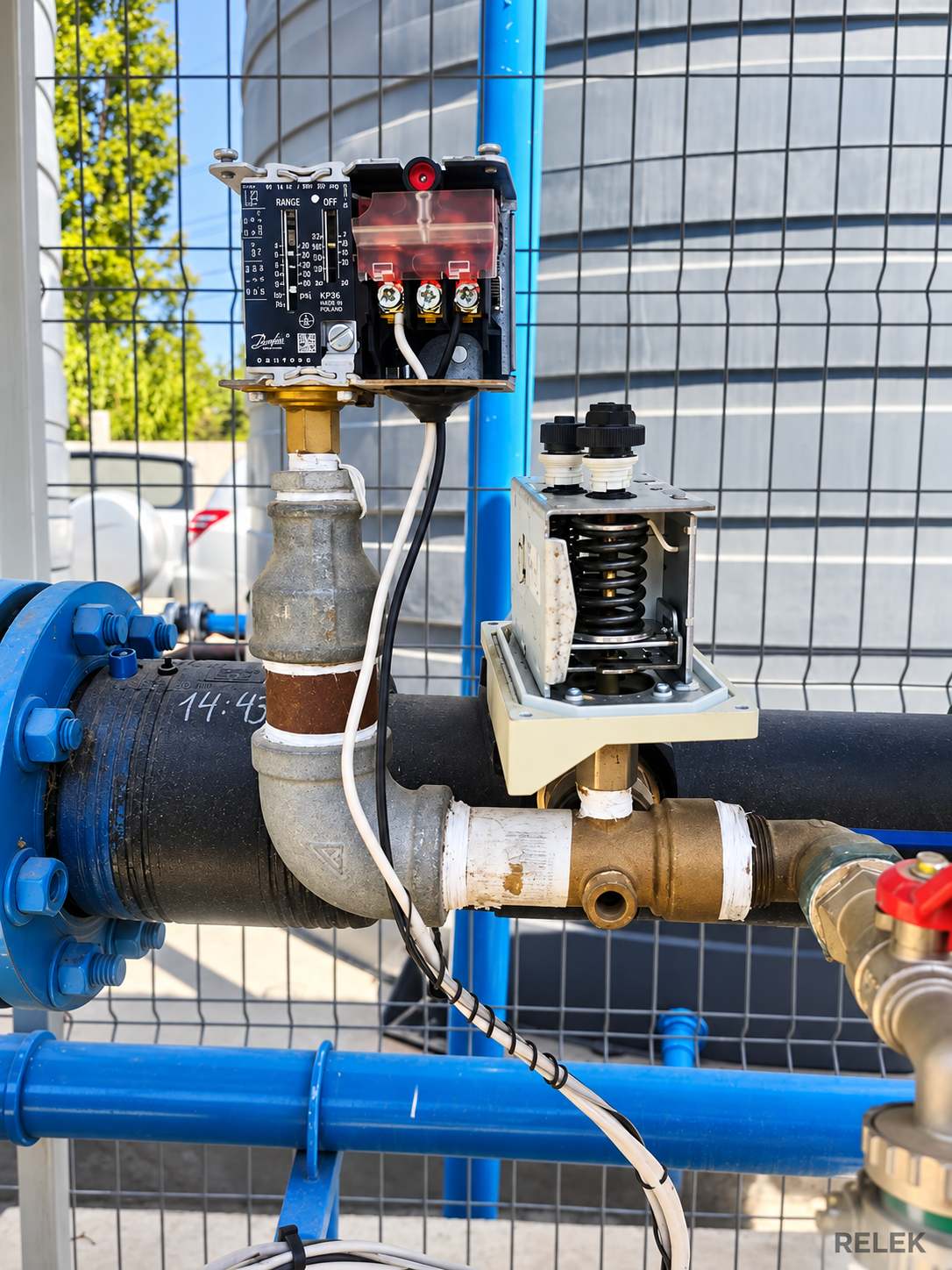 Instalación y Mantenimiento de Salas de Bombas — fotografía de trabajo eléctrico